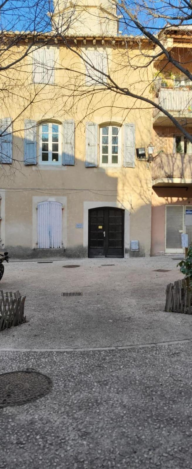 Studio Cosy Dans Le Centre-Ville Historique L'Isle-sur-la-Sorgue Exterior photo
